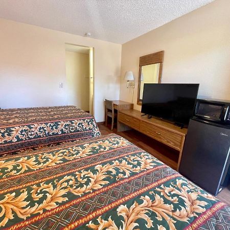 Regency Inn Lakeport Buitenkant foto