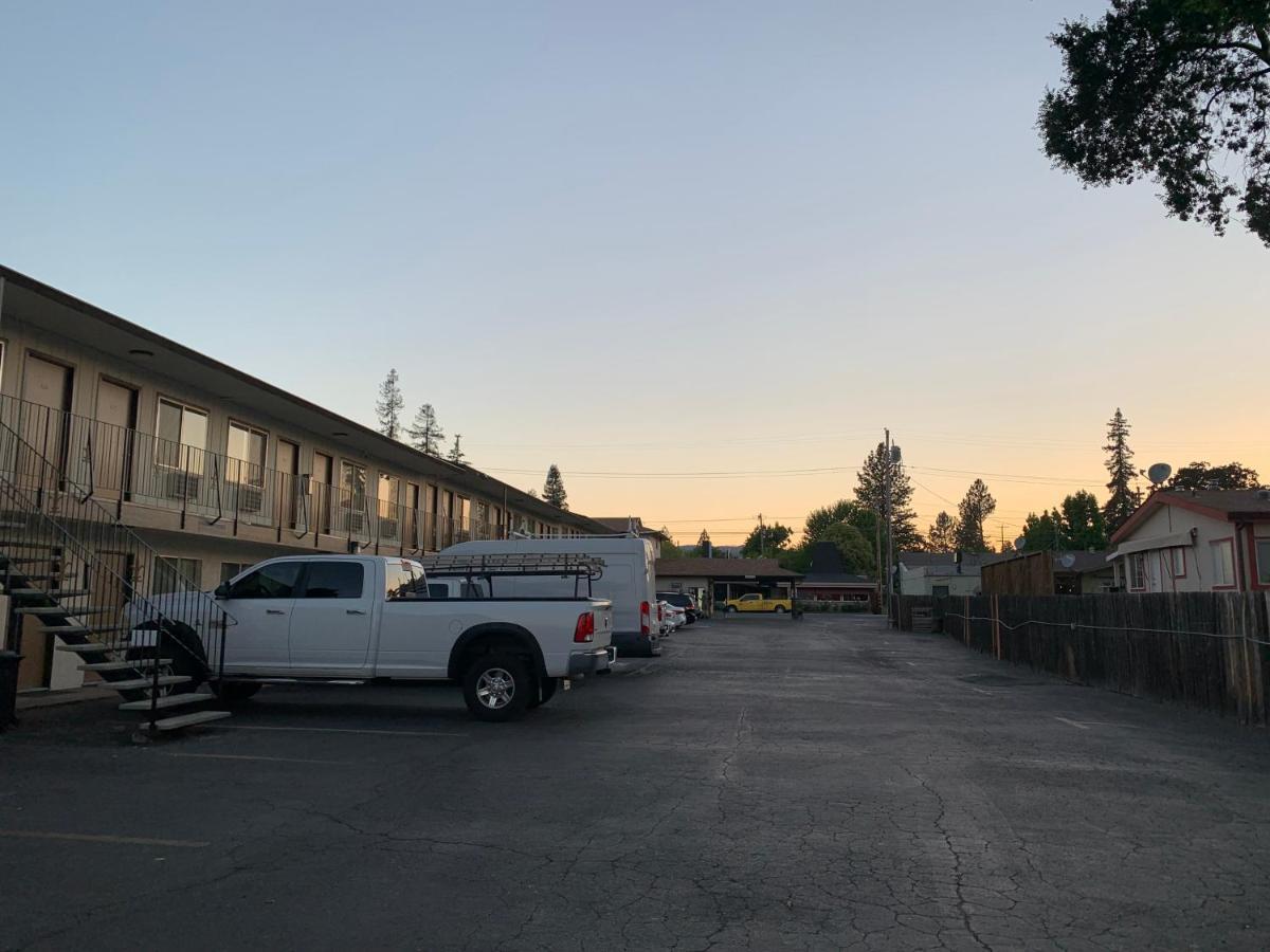 Regency Inn Lakeport Buitenkant foto