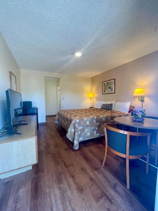 Regency Inn Lakeport Buitenkant foto