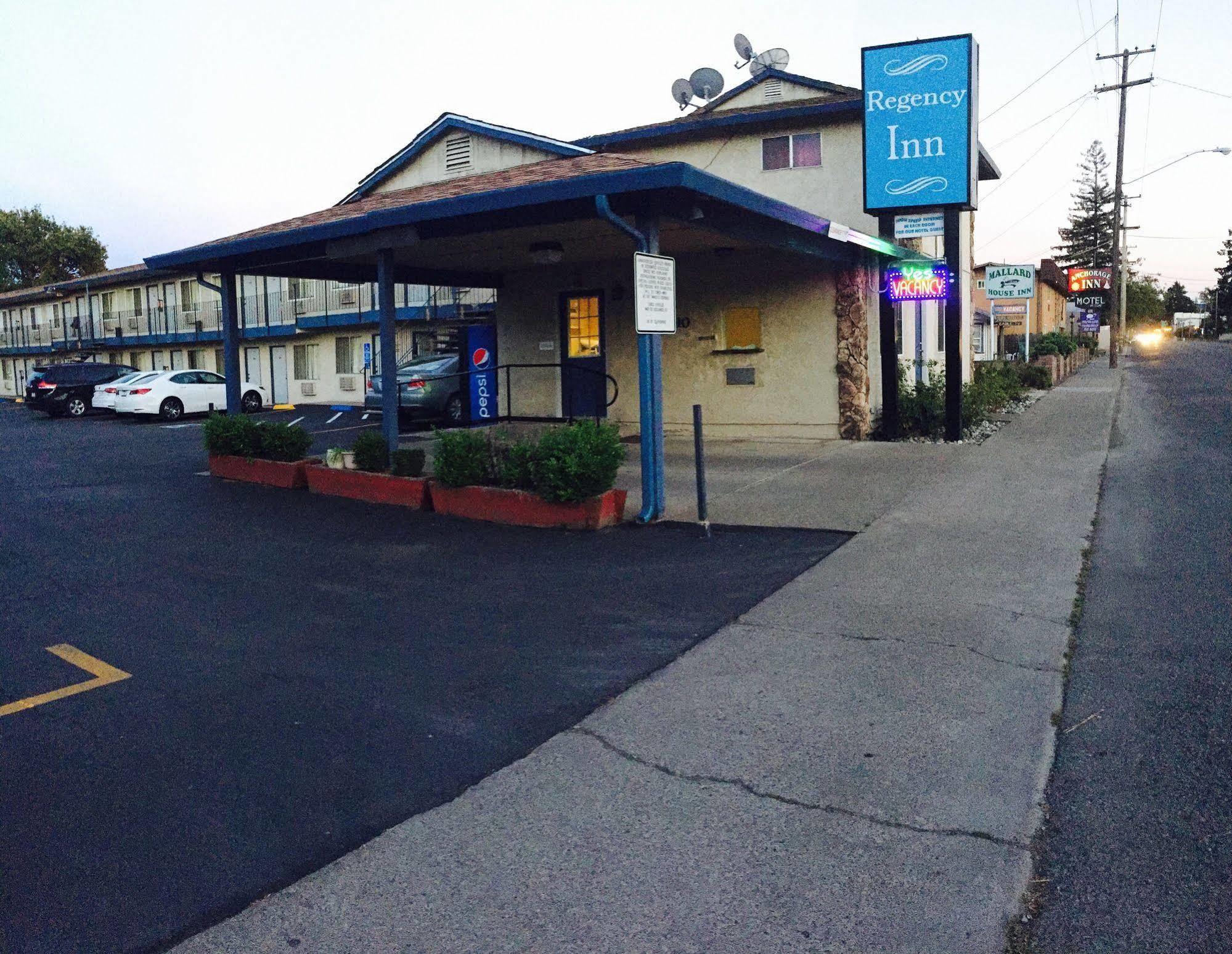Regency Inn Lakeport Buitenkant foto